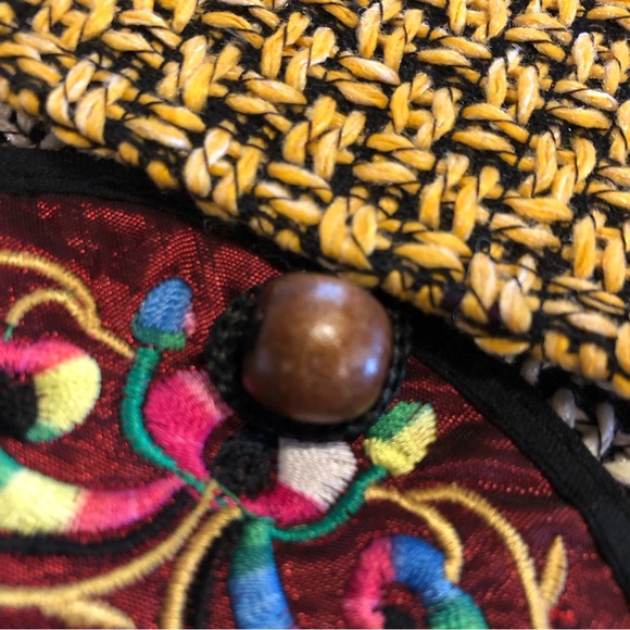 ☀️ NWOT Indonesian Embroidered Knit Handbag - Picture 6 of 8